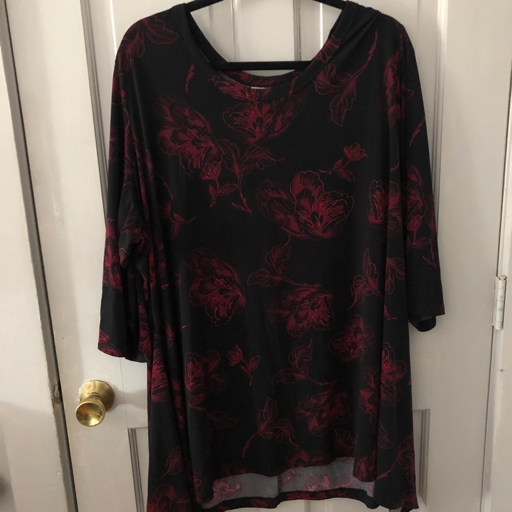Plus size woman’s tunic size 26/28 (2X)